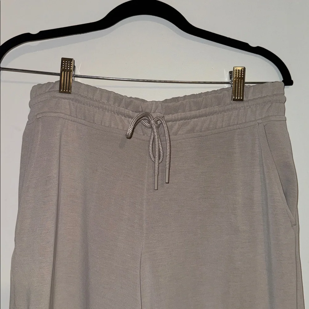 Athleta Seasoft Mid Rise Straight Crop Pants Sz M - Picture 8 of 11